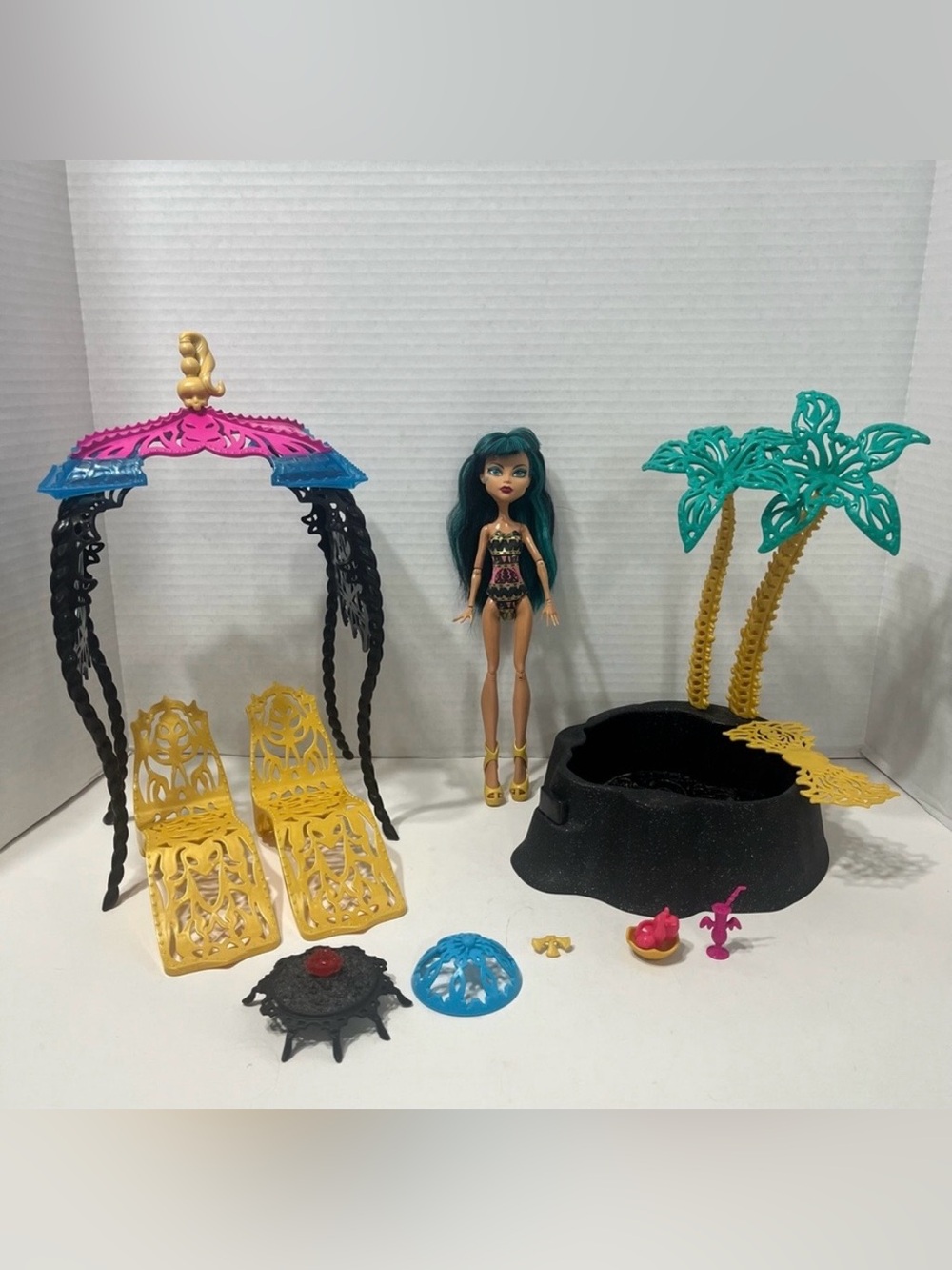 MONSTER HIGH Doll 13 wishes Cleo de Nile and playset toys